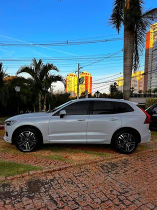 VOLVO XC60 2.0 D5 DIESEL MOMENTUM AWD GEARTRONIC VOLVO XC60 2.0 D5 DIESEL MOMENTUM AWD GEARTRONIC